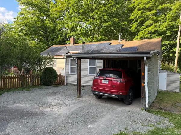 18 Maple Drive, Bloomingburg, NY 12721