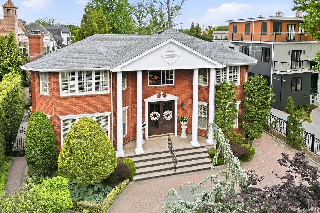 4 Point Crescent, Whitestone, NY 11357 - #1