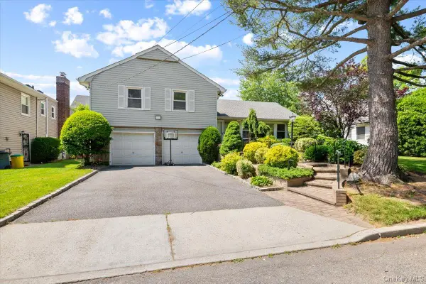 842 Fiske Street, Woodmere, NY 11598