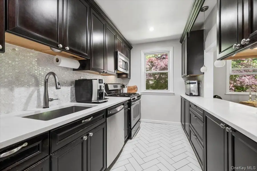 51 Avon Circle #D, Rye Brook, NY 10573 - #3