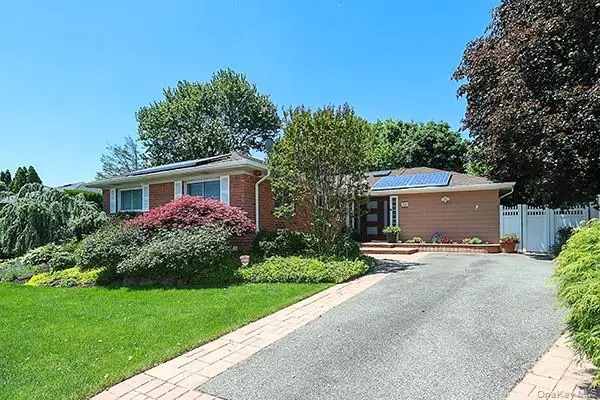 32 Randy Lane, Plainview, NY 11803 - #1