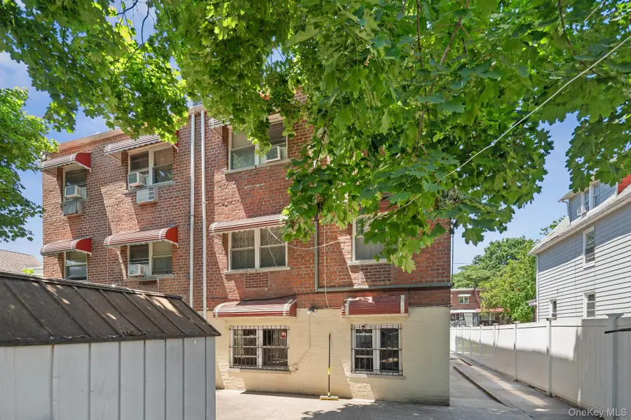 2562 Seymour Avenue, Bronx, NY 10469 - #3