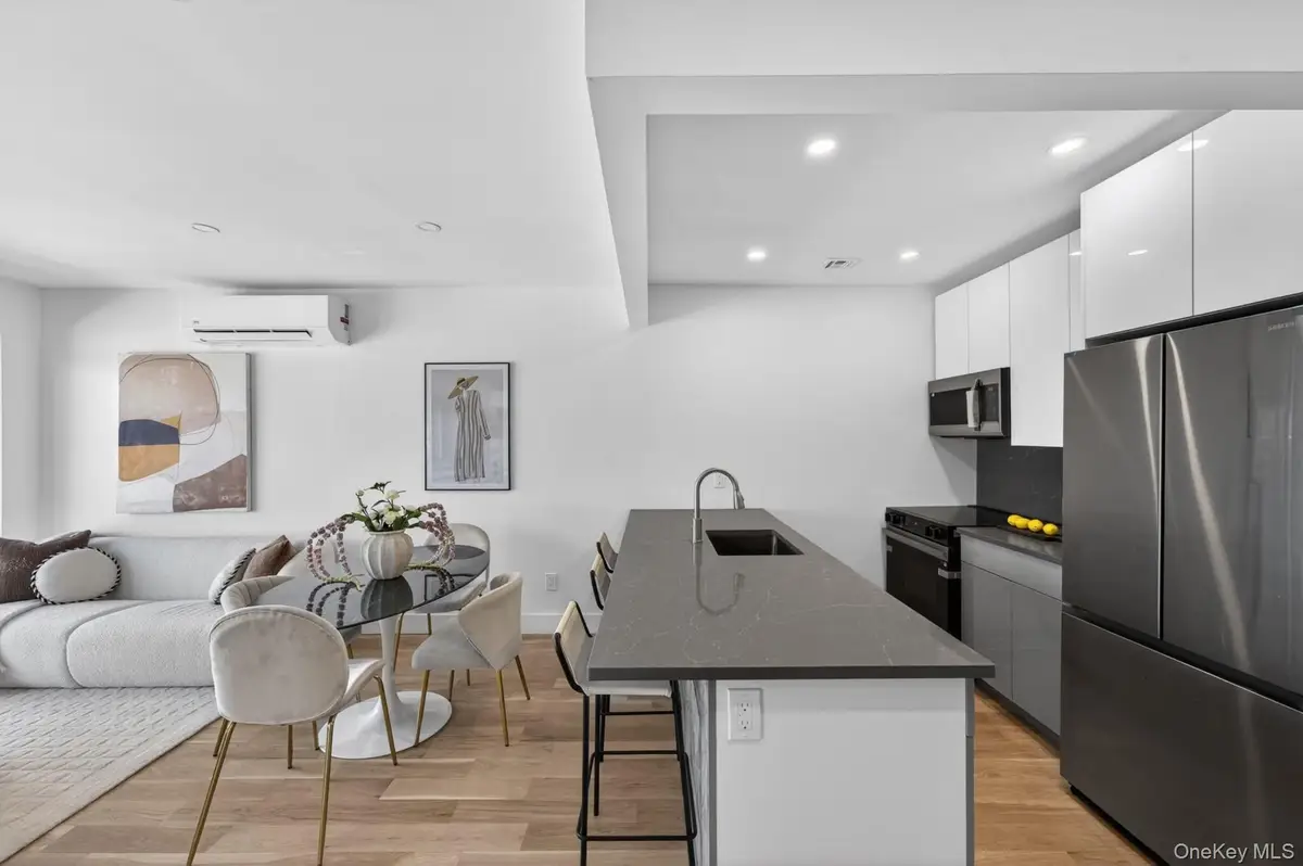 31-65 14th Street #2R, Astoria, NY 11106 - #1