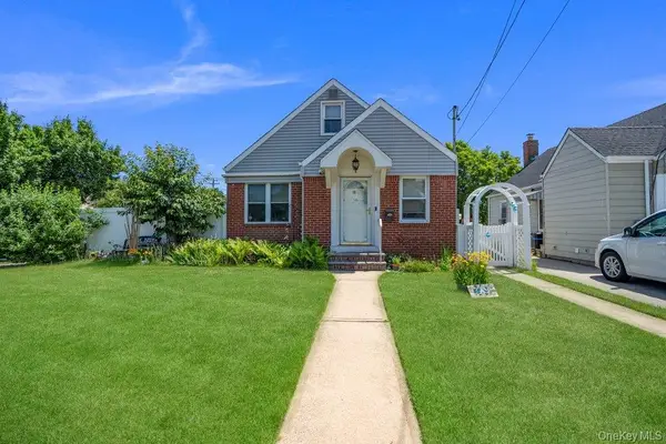 149 Arlington Street, Mineola, NY 11501