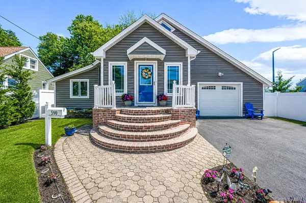 590 S 7th Street, Lindenhurst, NY 11757