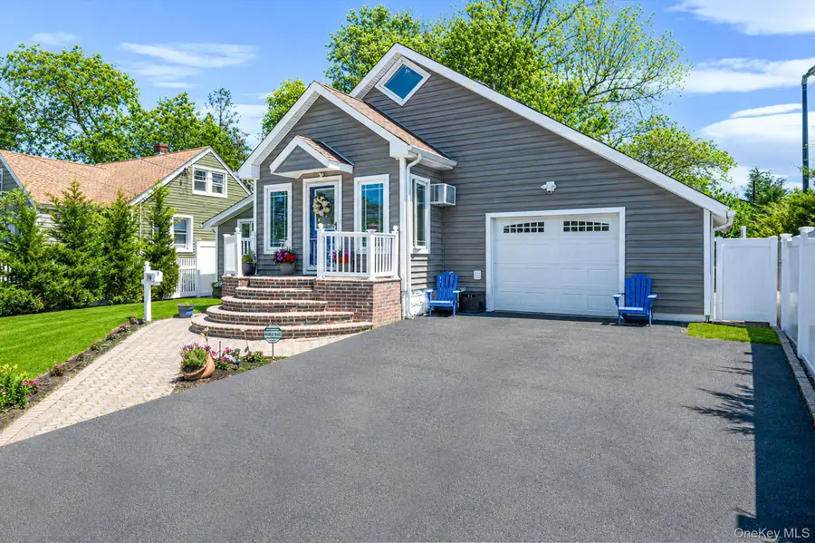 590 S 7th Street, Lindenhurst, NY 11757 - #2