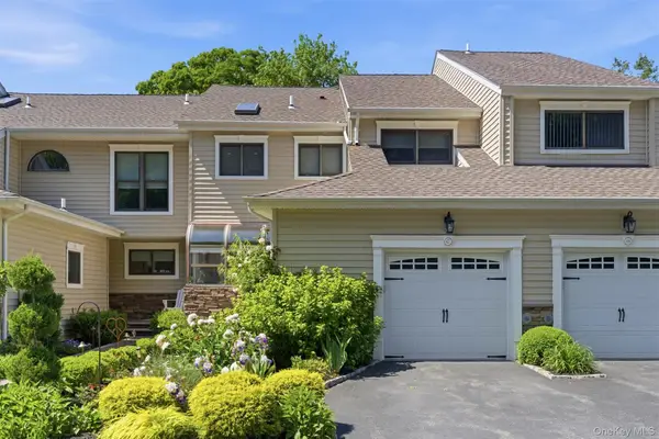 67 Villas Circle, Melville, NY 11747