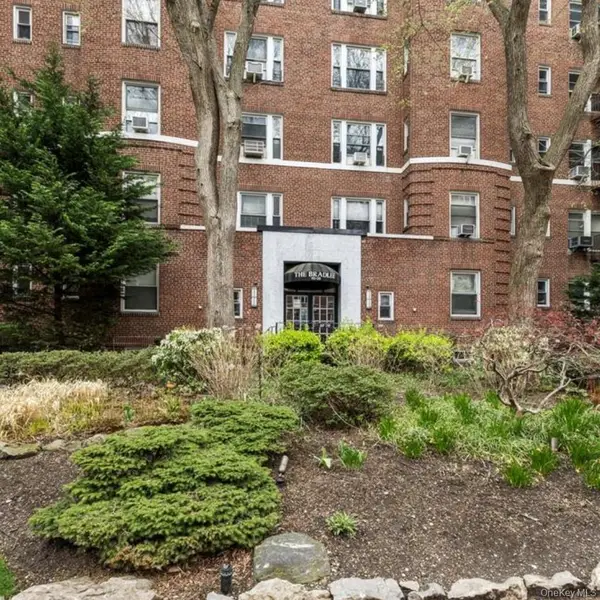 69-09 108th St #504, Forest Hills, NY 11375