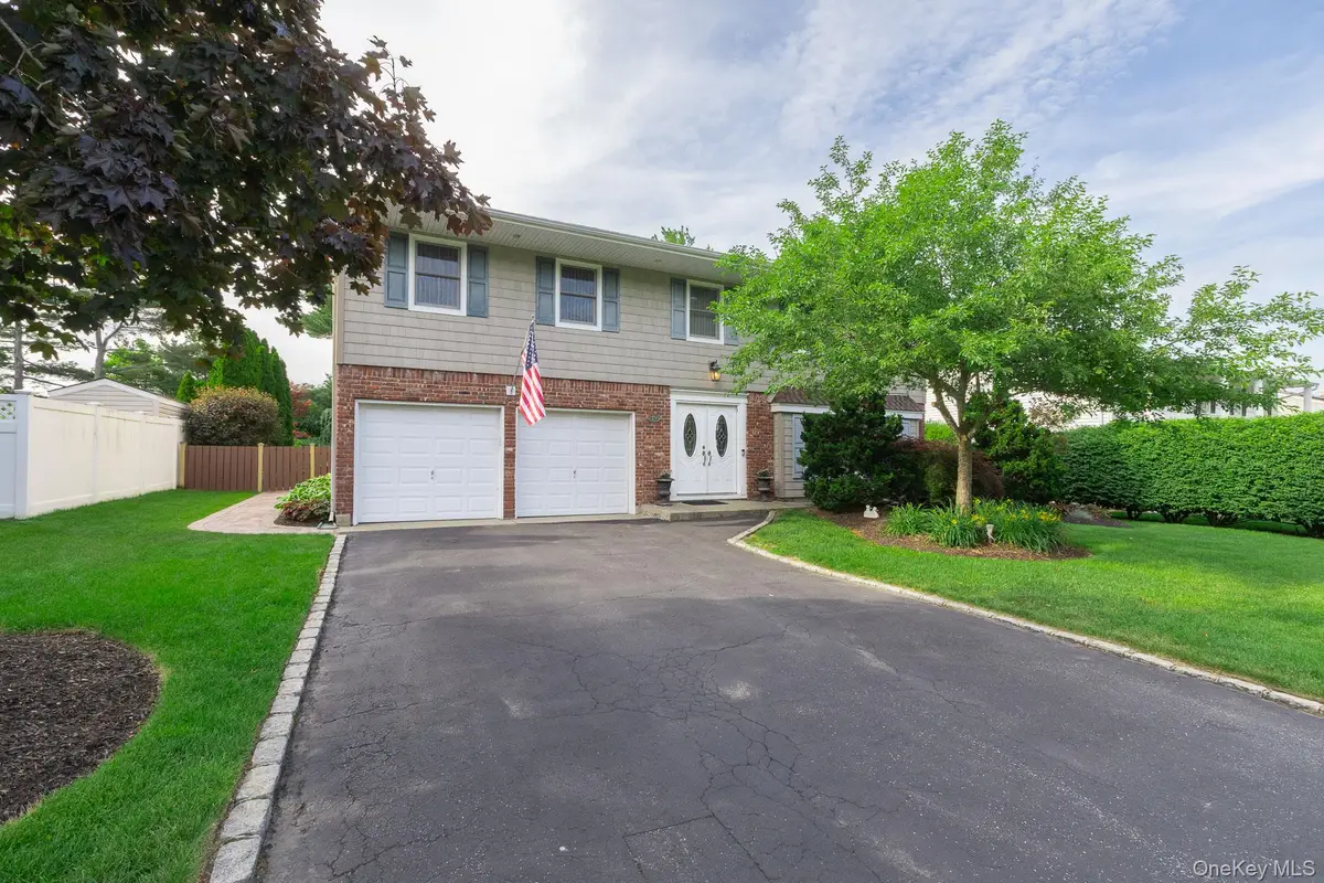 19 Knoll Lane, Smithtown, NY 11787 - #1