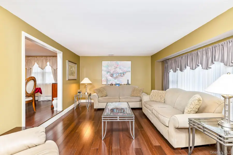 19 Knoll Lane, Smithtown, NY 11787 - #3