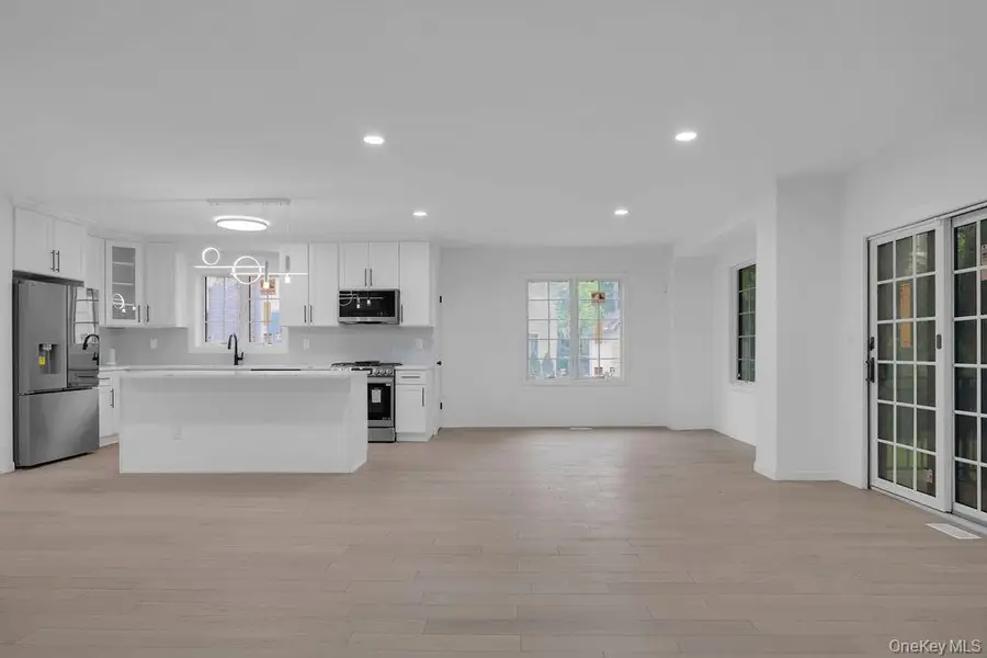 6 Burbury Lane, Great Neck, NY 11023 - #3