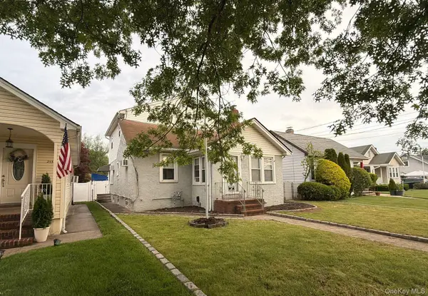 255 Rolling Street, Malverne, NY 11565