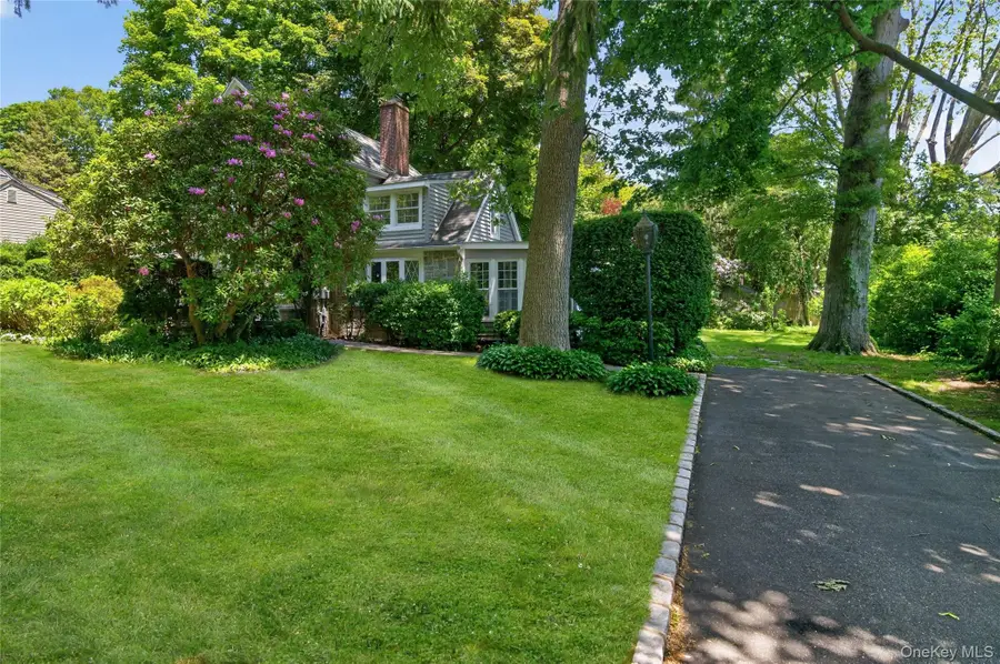 136 Lodge Avenue, Huntington Station, NY 11746 - #3