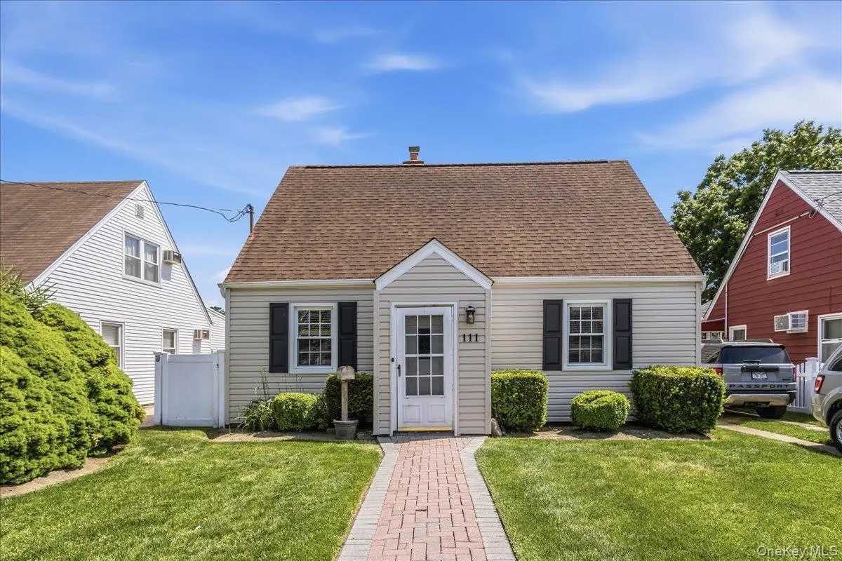 111 Birch Lane, Valley Stream, NY 11581 - #1
