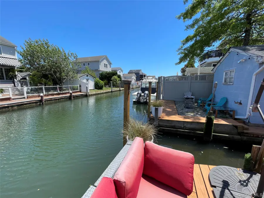 812 S 6th Street, Lindenhurst, NY 11757 - #2