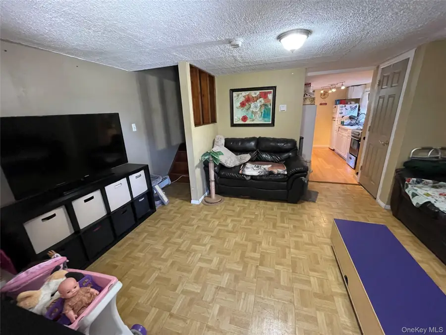 812 S 6th Street, Lindenhurst, NY 11757 - #3