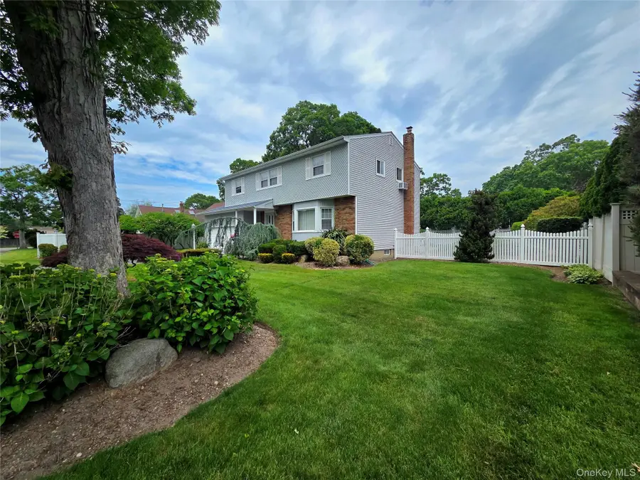 15 Winthrop Place, Deer Park, NY 11729 - #3