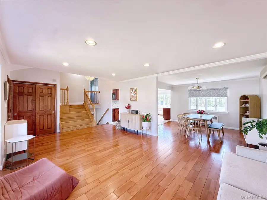 311 Southwood Circle, Syosset, NY 11791 - #3