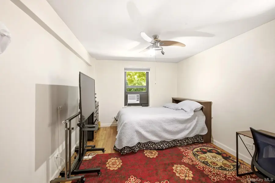 75-05 210 #2P, Oakland Gardens, NY 11364 - #3