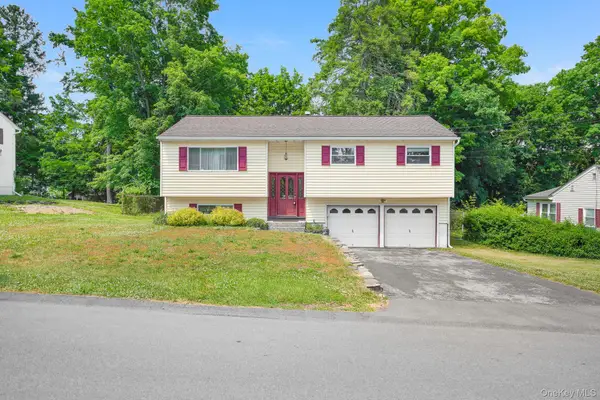 8 Ricky Lane, Poughkeepsie, NY 12601