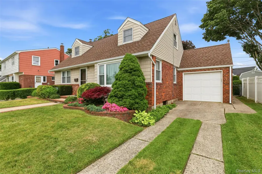 324 Coleridge Street, Levittown, NY 11756 - #2