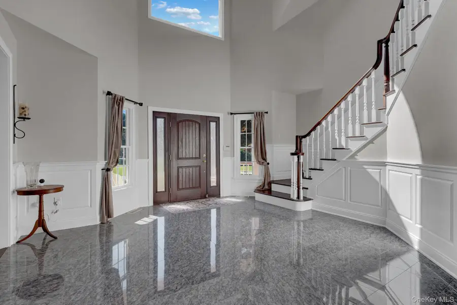 18 Cedar Lane, Setauket, NY 11733 - #2
