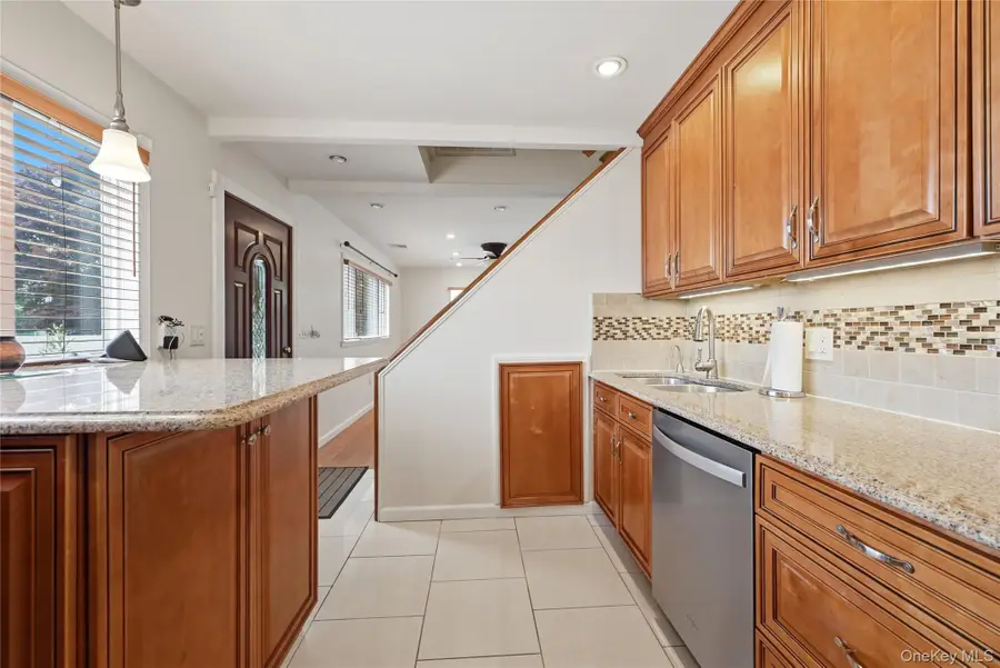 16 Harrow Lane, Levittown, NY 11756 - #3