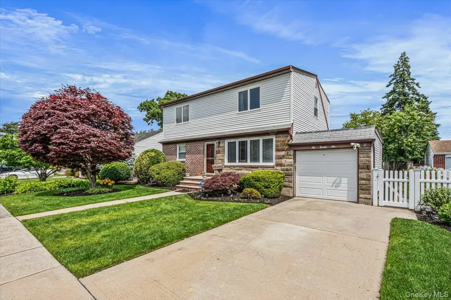 226 Margaret Drive, East Meadow, NY 11554 - #2
