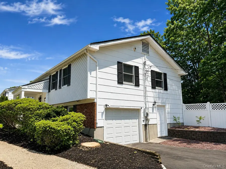 27 Wedgewood Drive, Coram, NY 11727 - #3