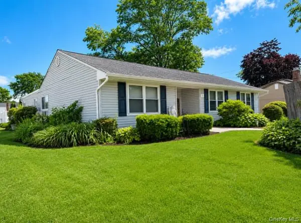 2 Comet Road, Selden, NY 11784