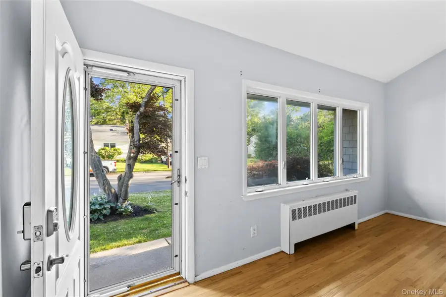21 Via Continental, Huntington Station, NY 11746 - #2