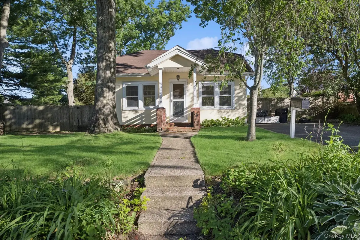 36 Lakeview Court, Ronkonkoma, NY 11779 - #1