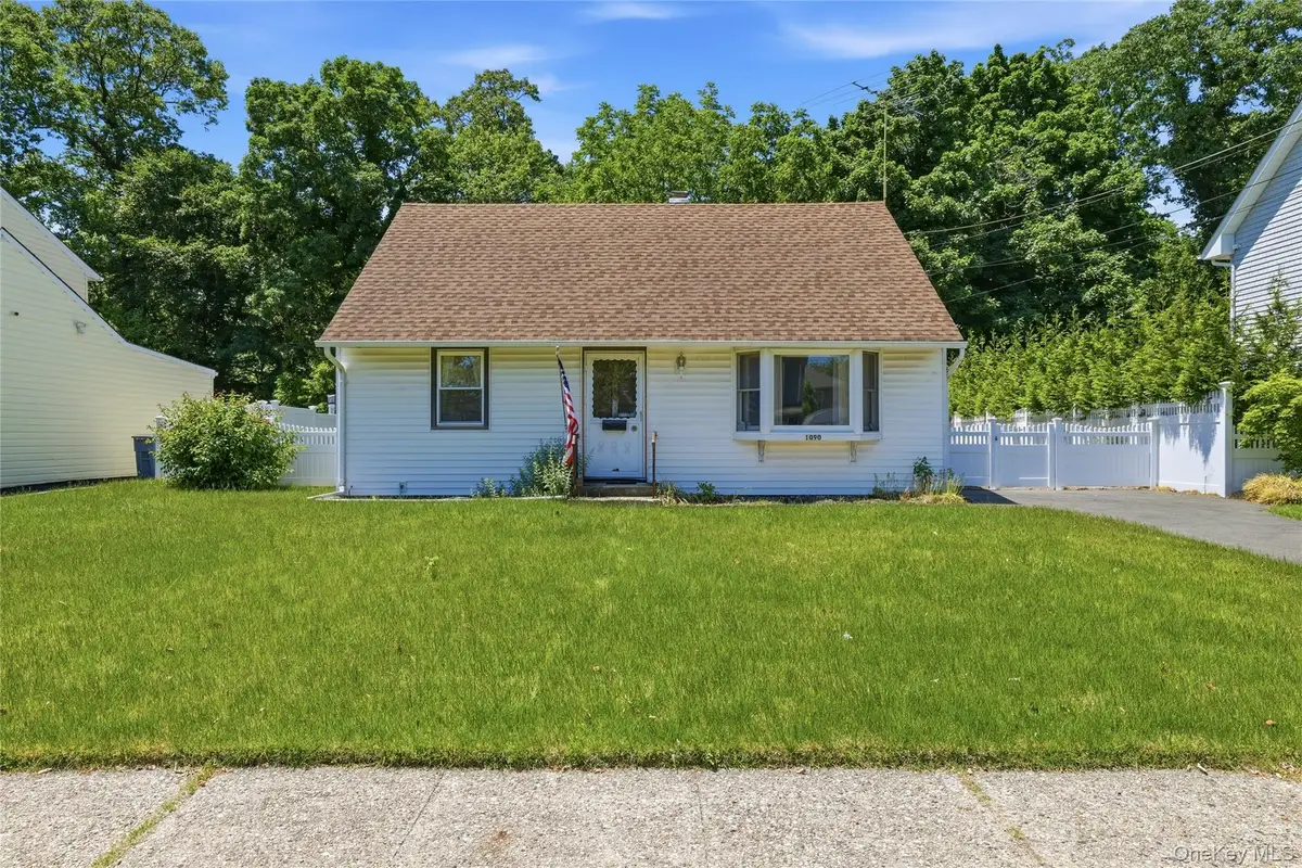 1090 South Drive, Merrick, NY 11566 - #1
