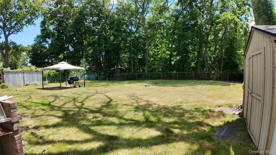 110 Queen Street, Bay Shore, NY 11706 - #2