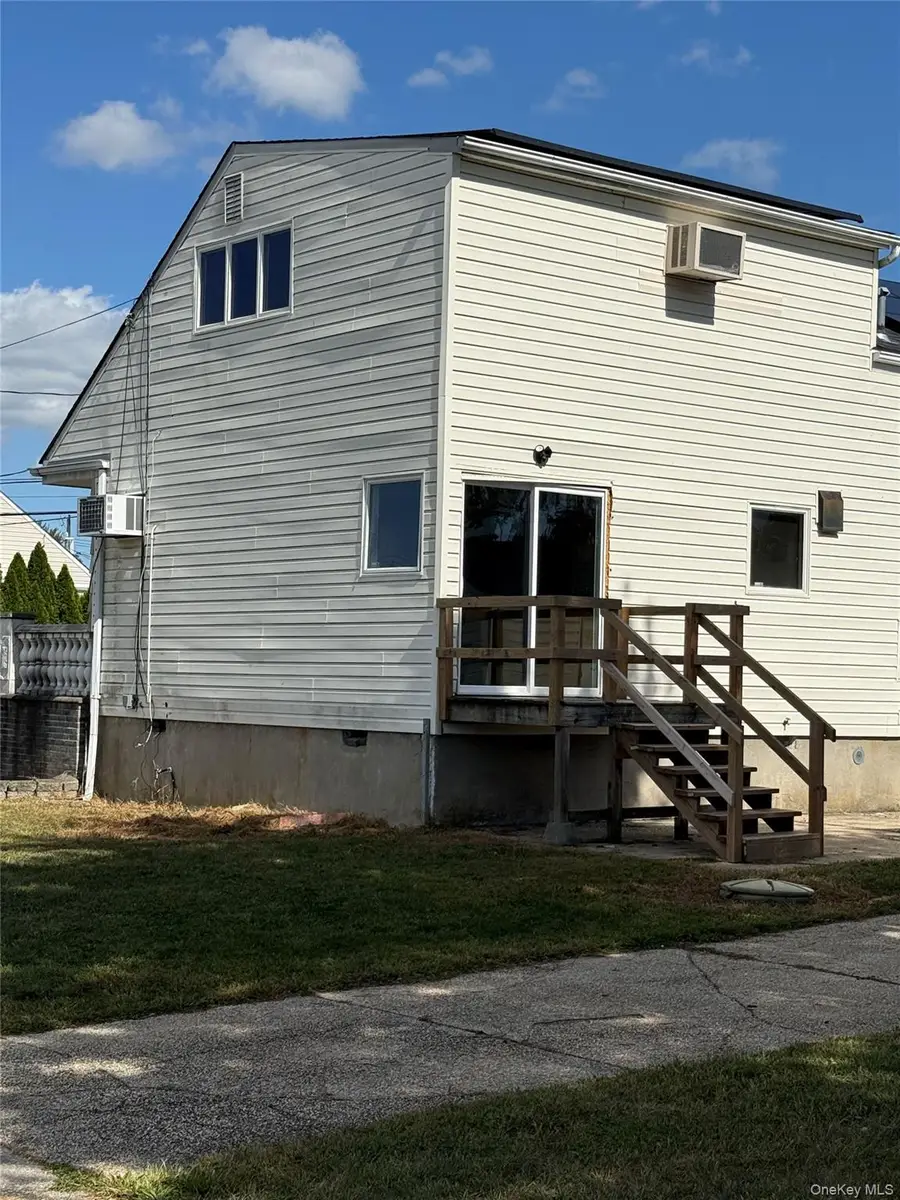 49 Noble Street, North Babylon, NY 11703 - #3