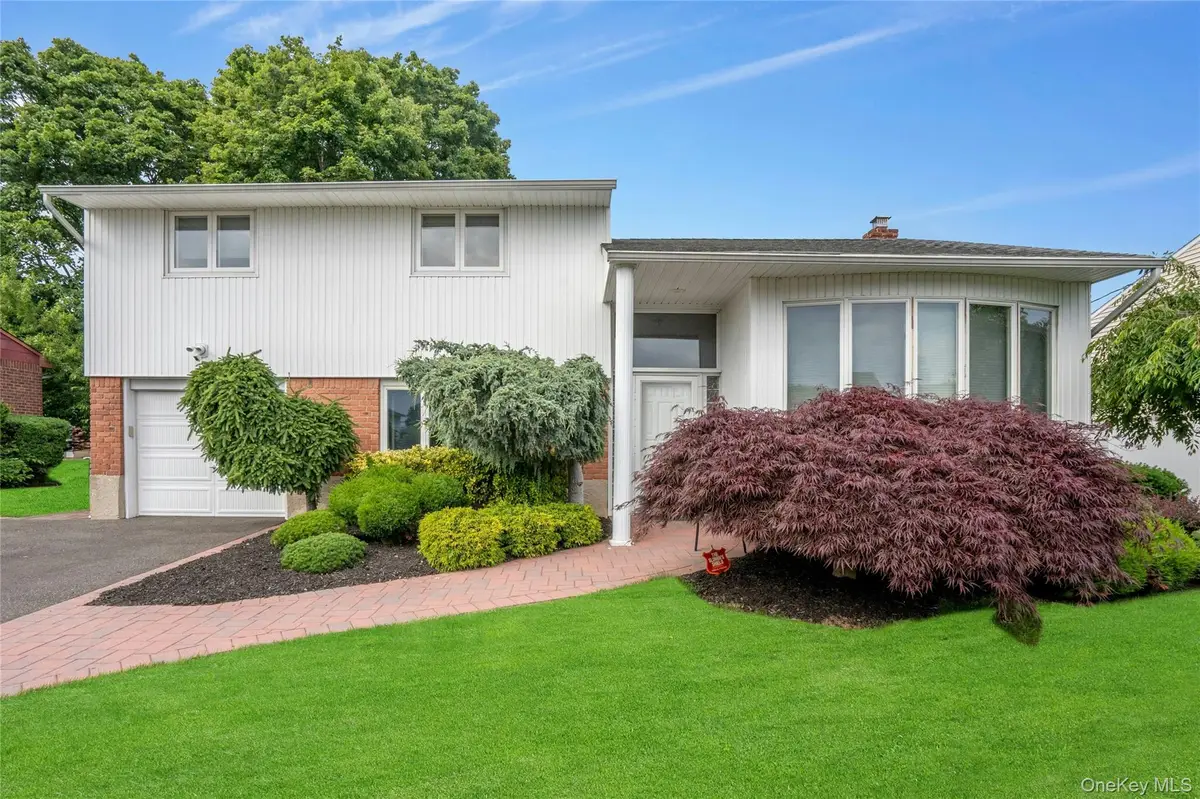27 Coronet Lane, Plainview, NY 11803 - #1