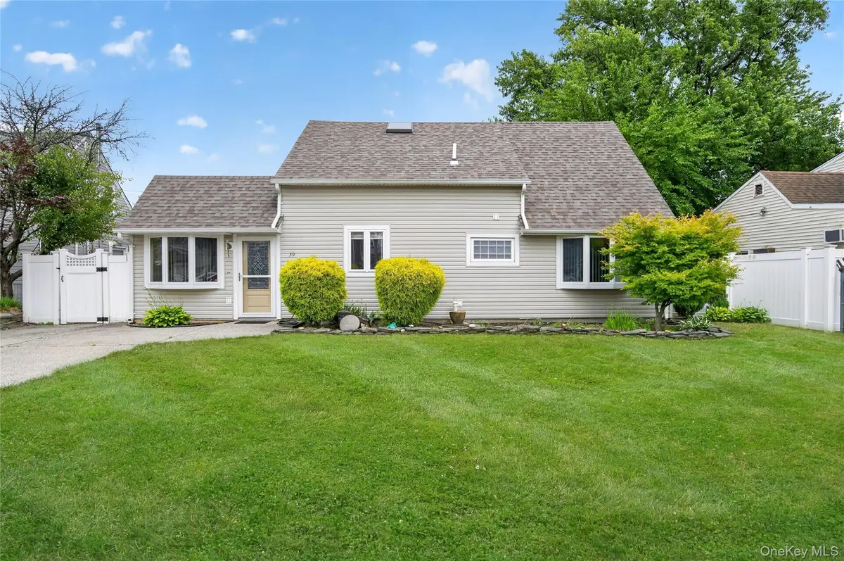 39 Boat Lane, Levittown, NY 11756 - #1