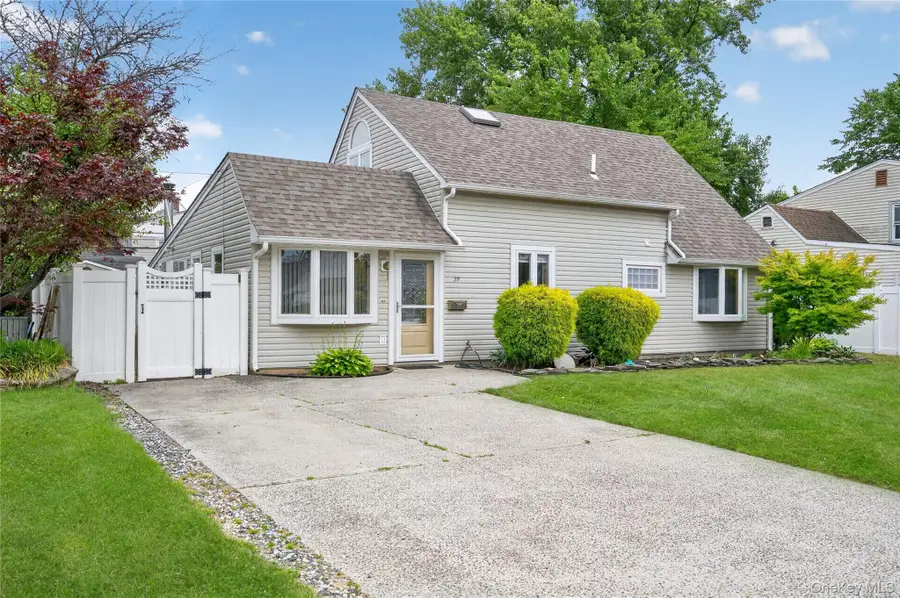 39 Boat Lane, Levittown, NY 11756 - #2