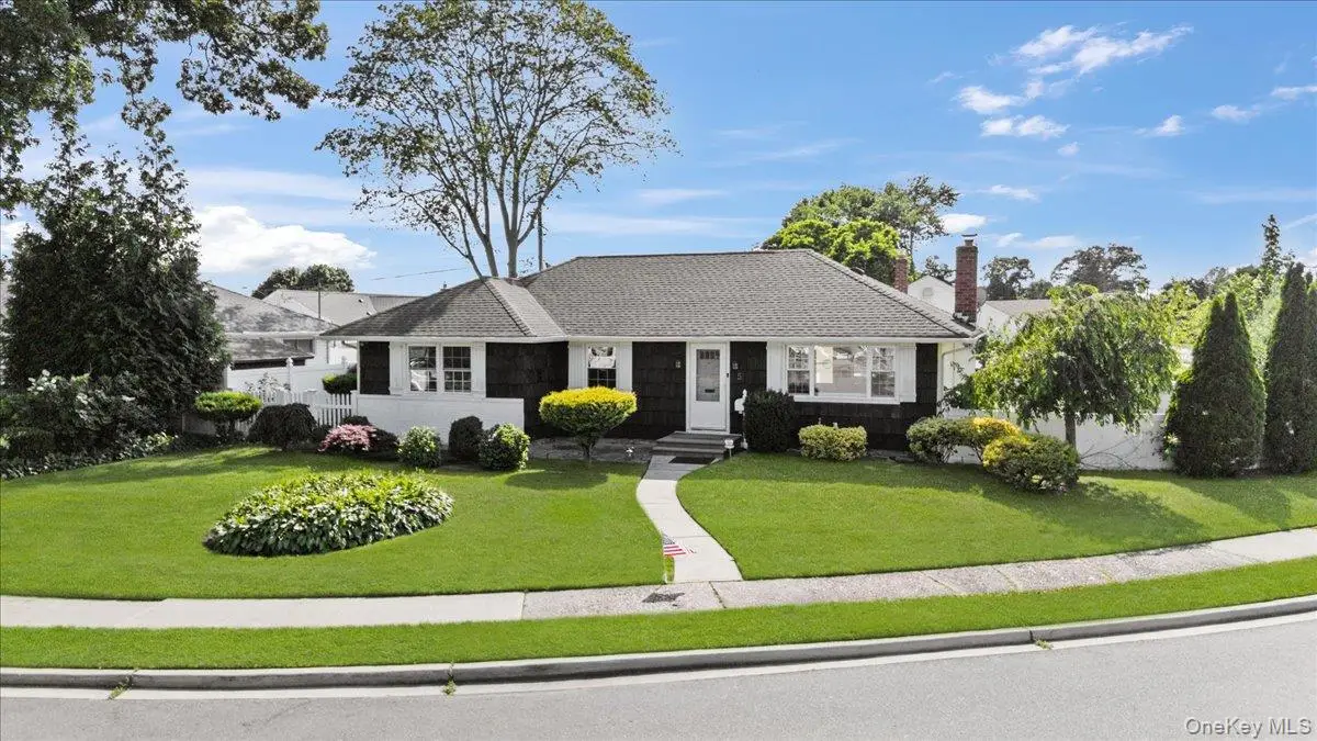 5 Coronet Crescent, Bethpage, NY 11714 - #1
