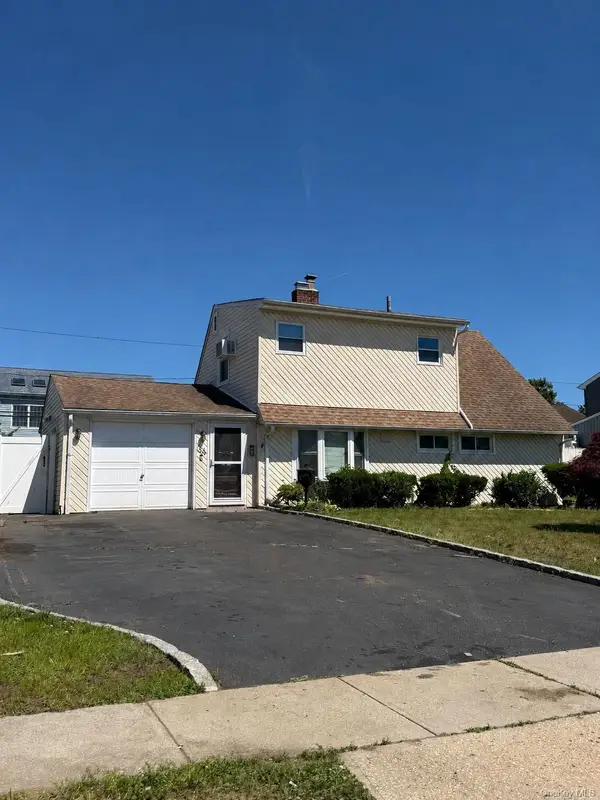 34 Prentice Road, Levittown, NY 11756