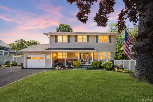 12 Swan Lane, Hauppauge, NY 11788
