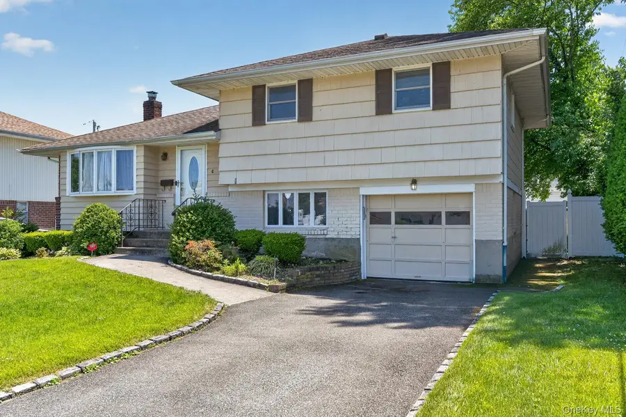 4 Gates Avenue, Plainview, NY 11803 - #3