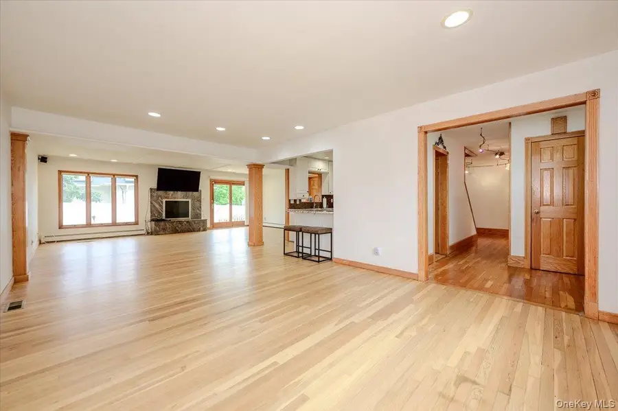 86 Edmore Lane N, West Islip, NY 11795 - #3
