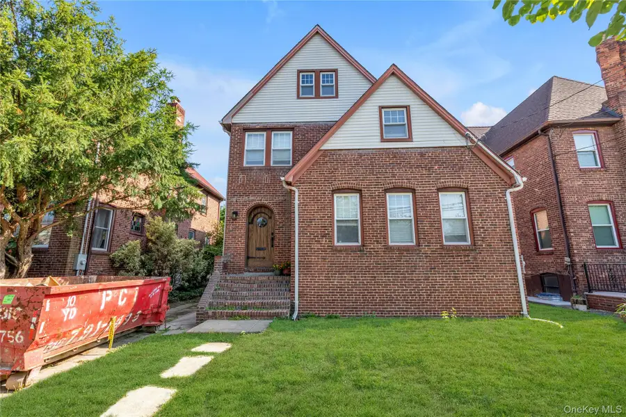 89 Trafalgar Square, Lynbrook, NY 11563 - #2