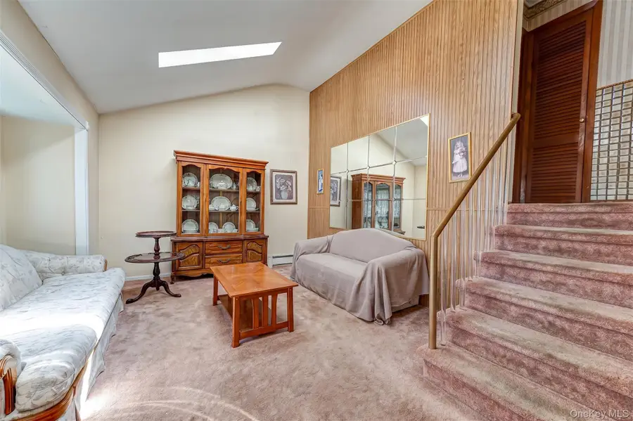 9 Johnson Place, Lindenhurst, NY 11757 - #3