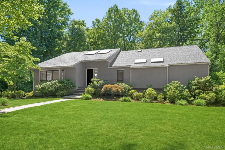 12 Hearthstone Circle, Scarsdale, NY 10583 - #2