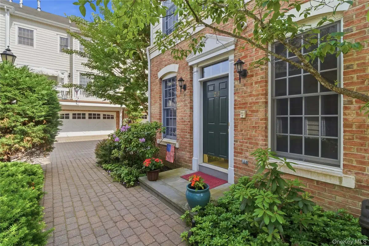 23 Mariners Walk, Oyster Bay, NY 11771 - #1
