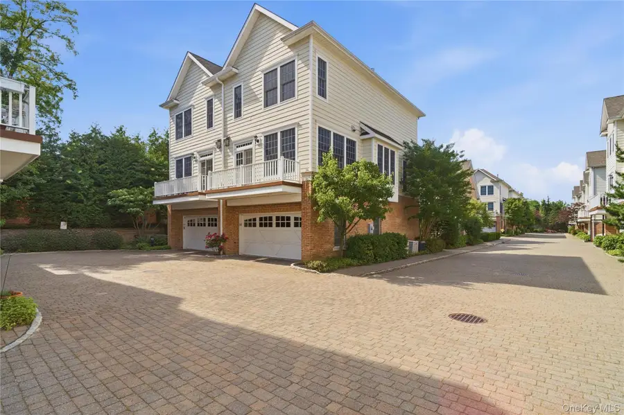 23 Mariners Walk, Oyster Bay, NY 11771 - #2