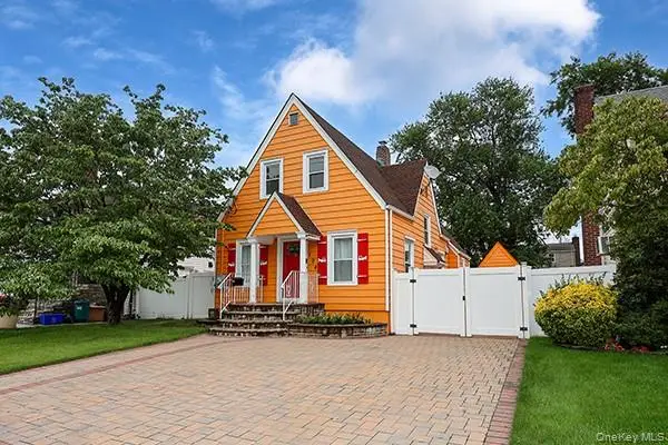 194 Holly Avenue, Hempstead, NY 11550 - #1