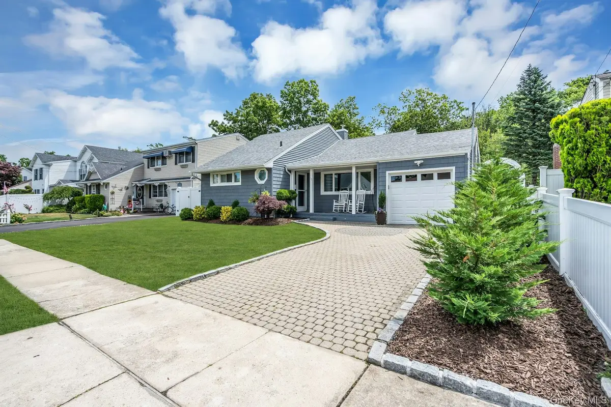 31 Jane Drive, North Babylon, NY 11703 - #1